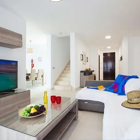 Villa Playa Blanca Sleeps 6 Pool Air Con Wifi *