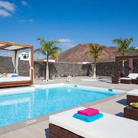 Playa Blanca Sleeps 6 Pool Air Con Wifi Villa Playa Blanca (Lanzarote)
